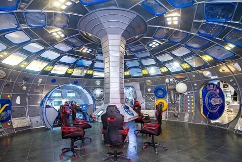 Школу космонавтики имени р в комаева