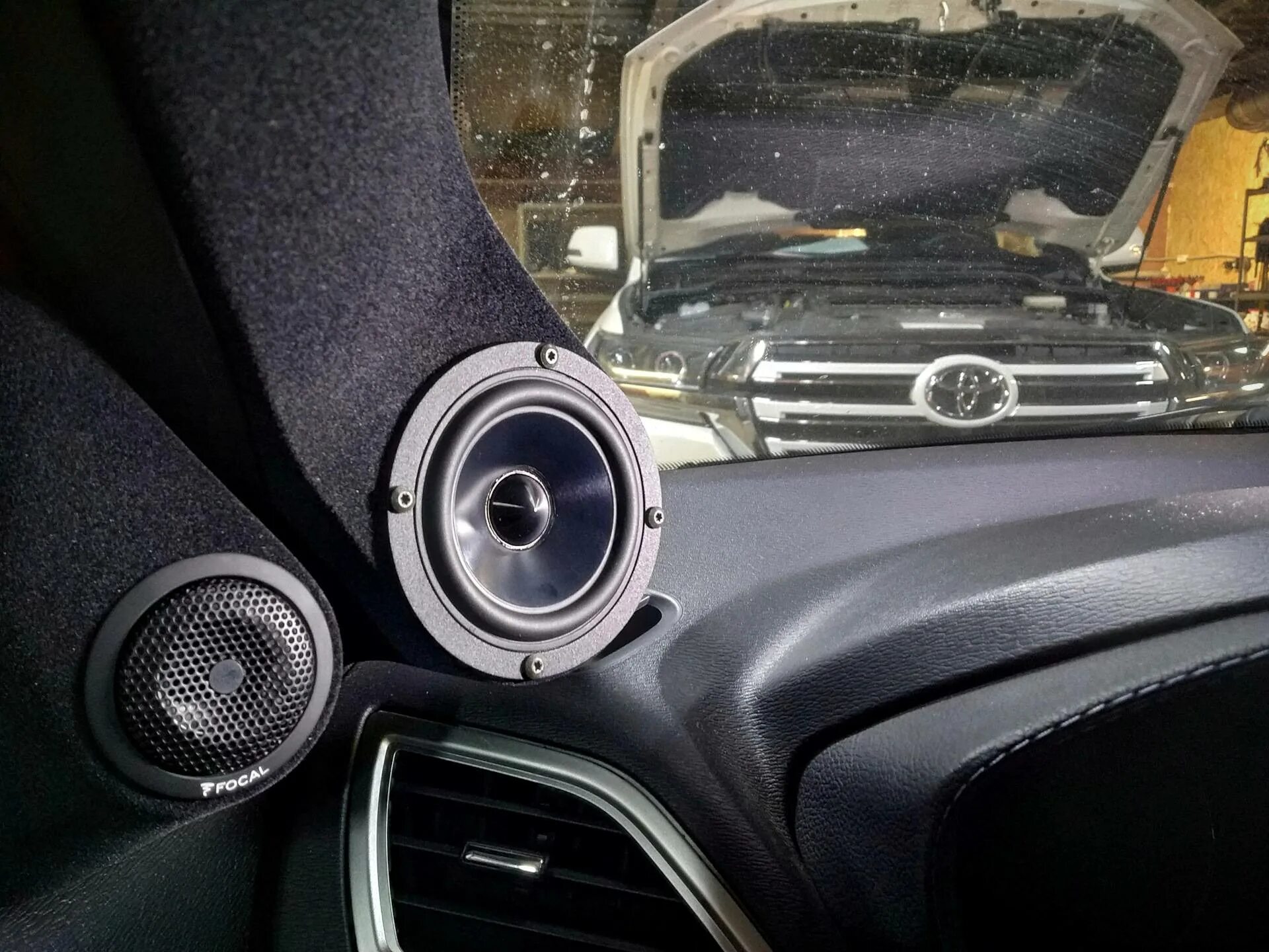 Поставить динамики в машину. Динамик kia rio 3. Штатные колонки автомобильные. Ivolga динамики 16см. Динамики passat b7.