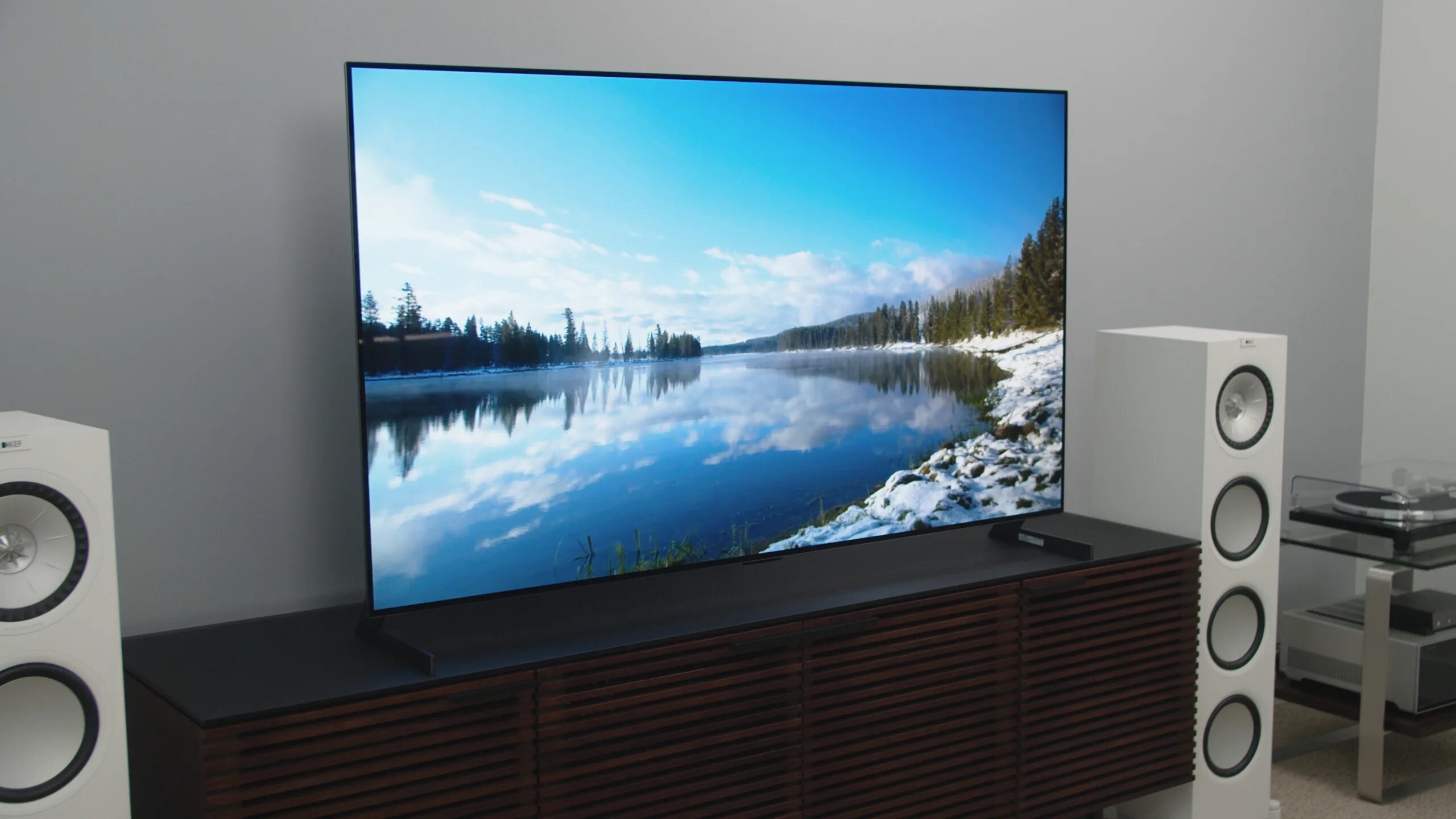 Телевизор oled hdr. Телевизор LG oled65c1rla. LG OLED 77. Саундбар LG GX. LG OLED GX.