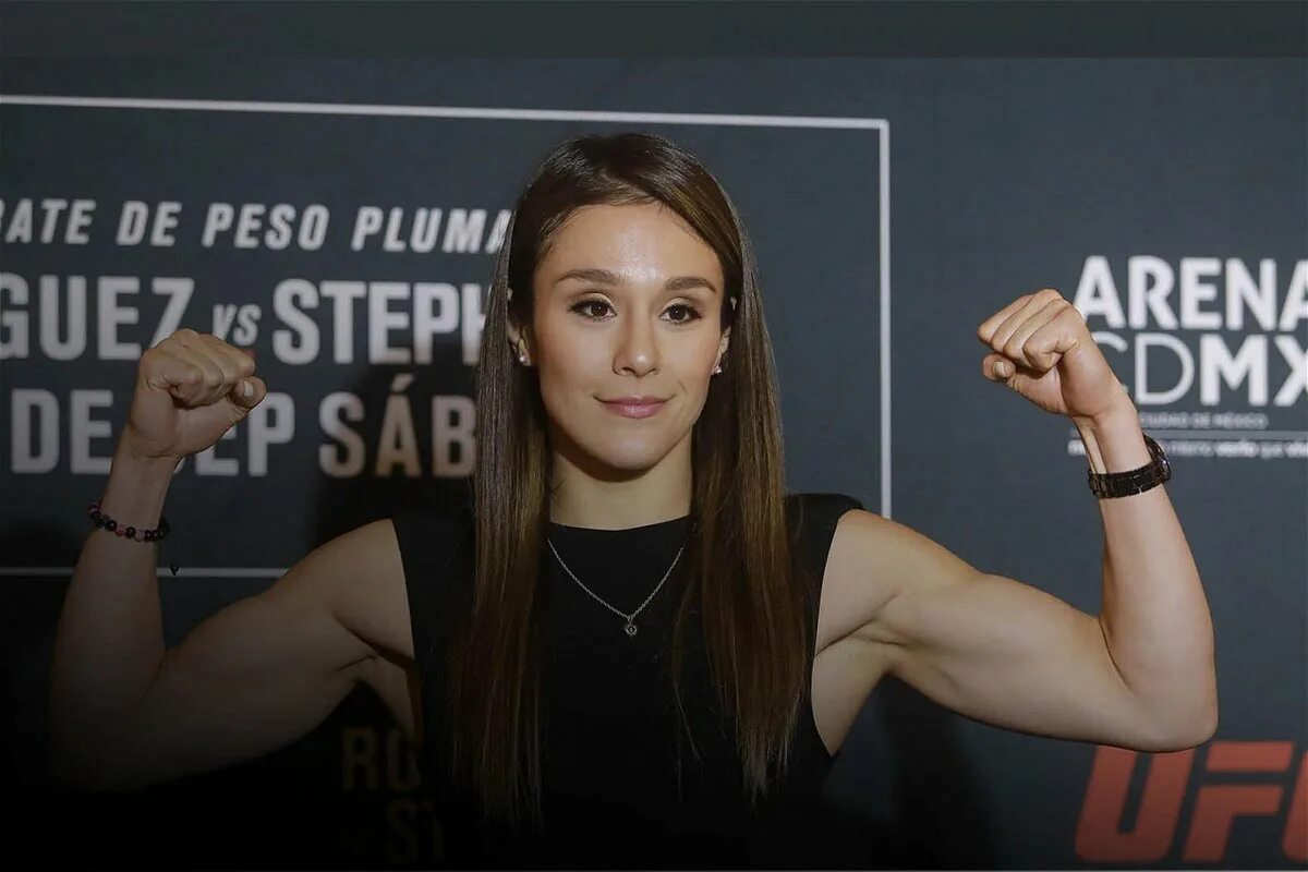 Alexa grasso. Алекс Грассо боец UFC. Алекса Грассо UFC. Ирене Илдана Алекса Грассо. Косоглазая Алекса Грассо боец юфс.