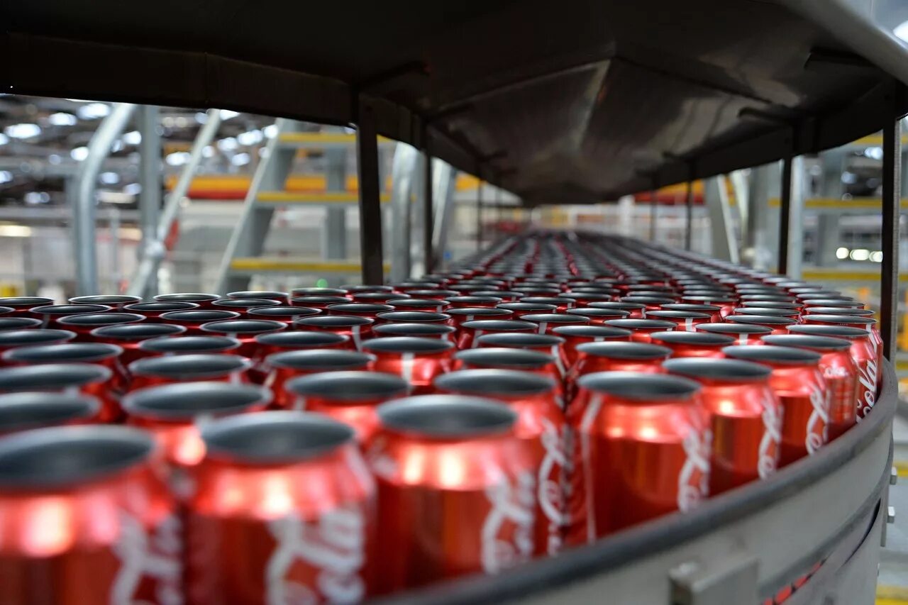 Завод Кока кола в Америке. Coca Cola завод в США. Кока кола завод в Бишкеке. Кока кола фабрика США.