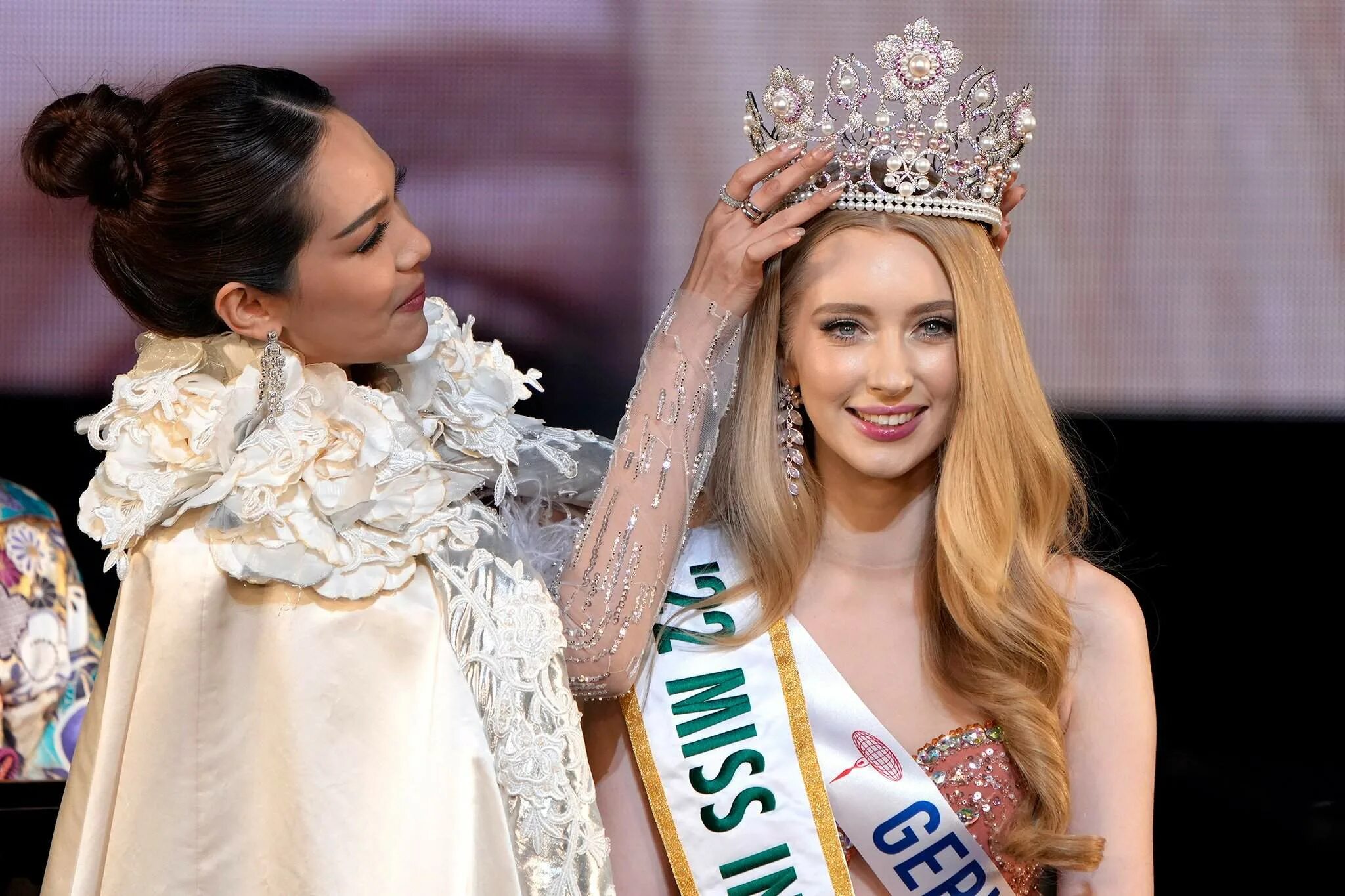 Мисс америка 2019. Мисс вселенная 2010 победительница фото. Мисс вселенная 2009. Мисс вселенная 2022 трансгендер. Мисс в америке а в англии.