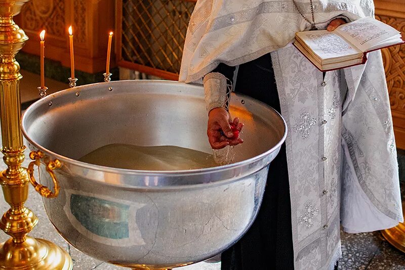 Атрибуты крещения. Таинство крещения. Таинство крещения. Купель на крещение. Купель для крещения детей.