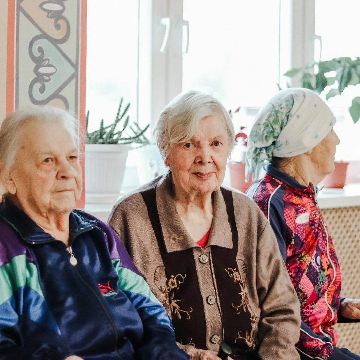 Пансионат для пожилых в омске. Пансионат для пожилых. Жильё для пенсионеров. Дом для пожилых. Пожилые люди.