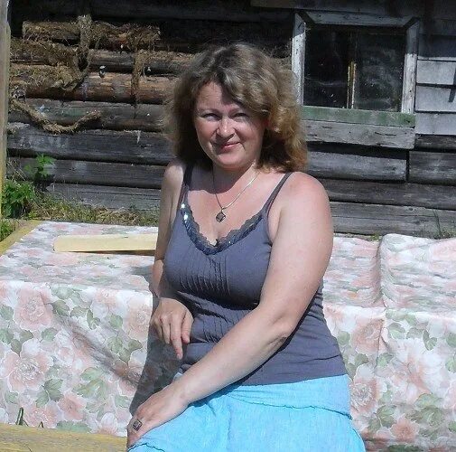 городок. женщину для совместного проживания саратов. женщина переедет в деревню. простые русские женщины. найти женщину для проживания деревня.