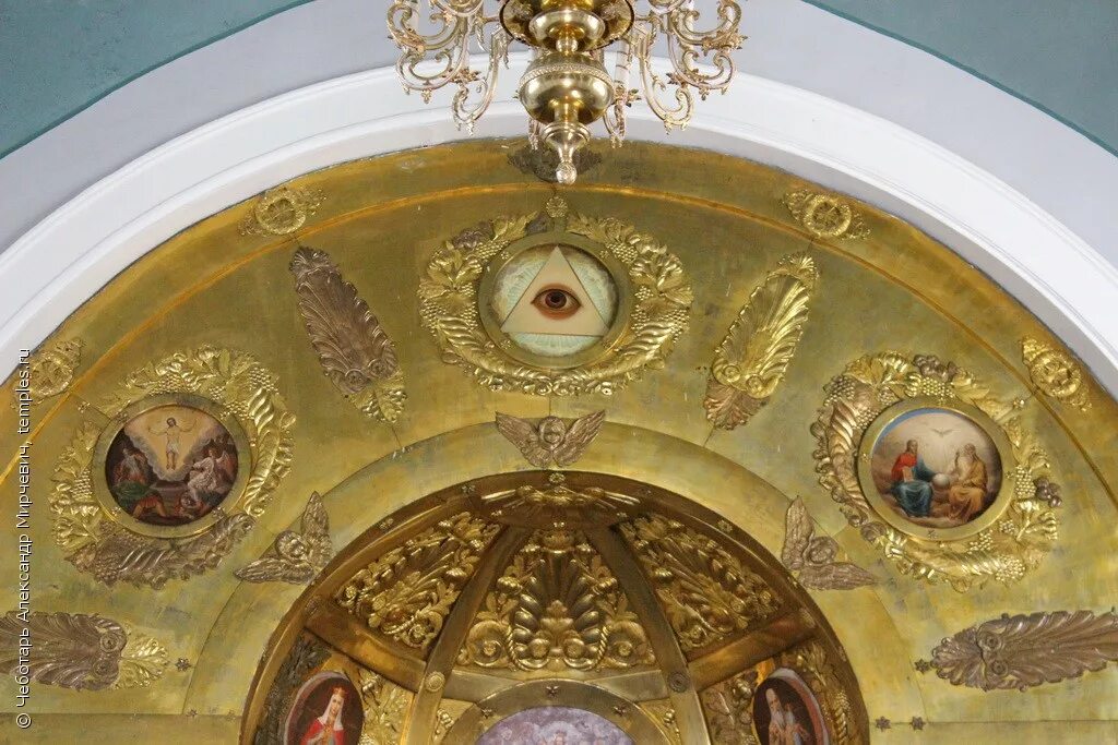 Всевидящее око храм. Всевидящее око в христианских храмах. Лучезарная дельта исаакиевский собор. Церковь архангела михаила москва всевидящее око. Всевидящее око на казанском соборе.