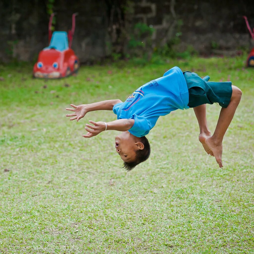 Бойс филиппинец. Филиппины мальчик 12 лет. Backflip boy. Flip Action. Jump back