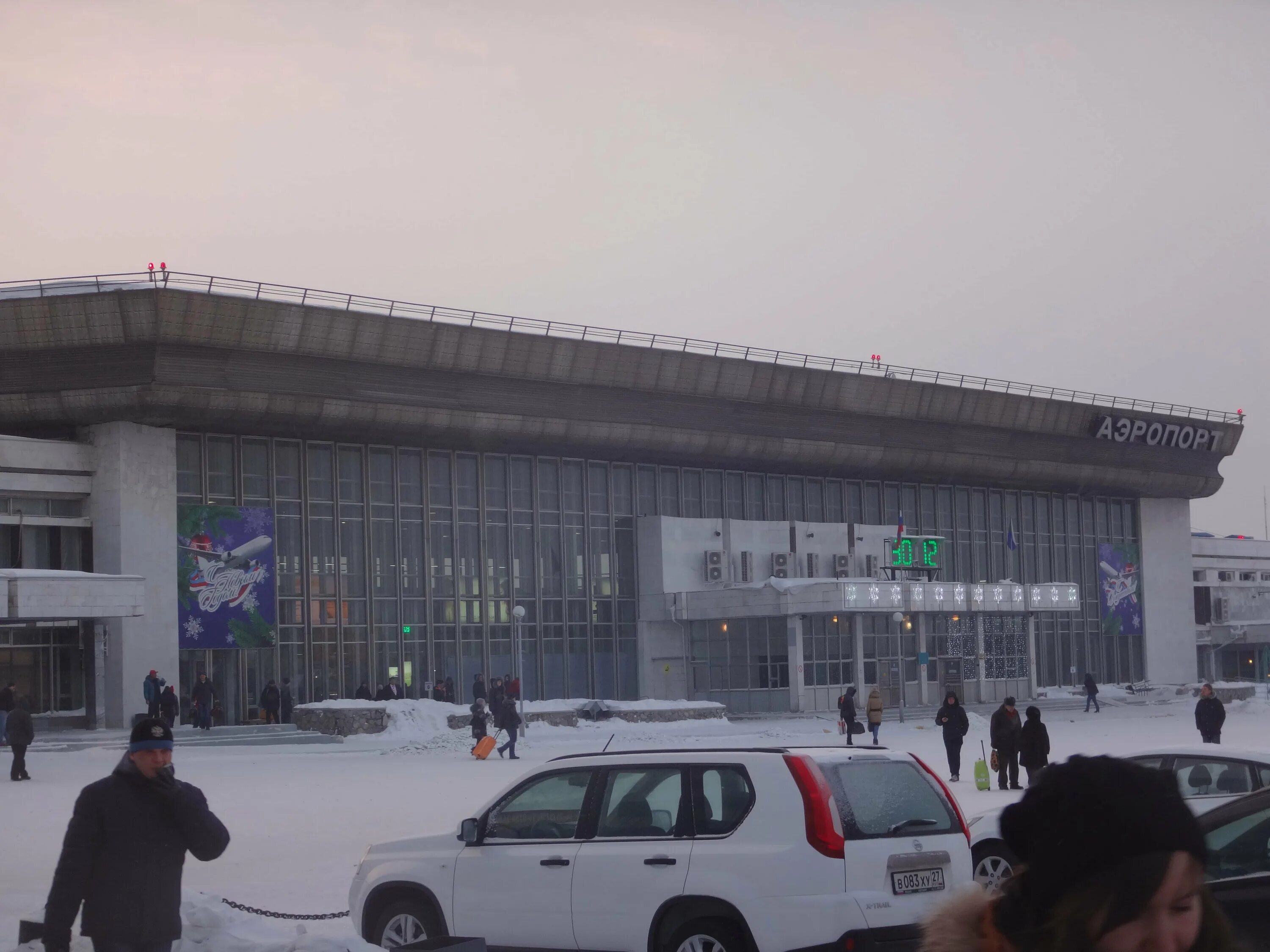 Аэропорты Хабаровского края. Международный терминал Хабаровского аэропорта. Хабаровский аэропорт зима. Международный аэропорт Хабаровск зимой.