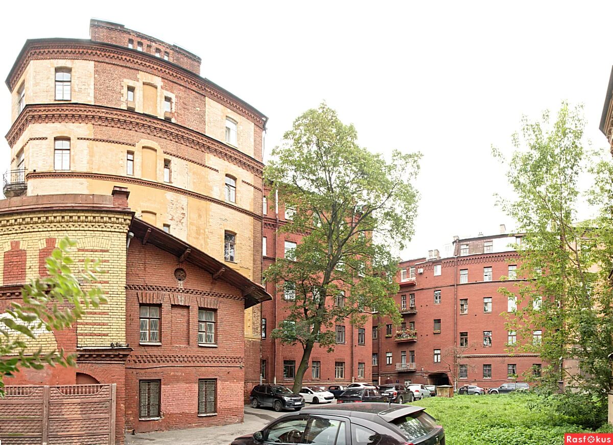 Мельников дом мельникова. Двор архитектор. Современный московский двор. Двор архитектора megabudka. Брусника застройщик многоуровневый двор.