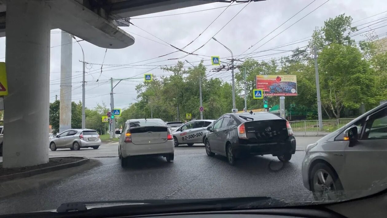 Девушка на море владивосток. Во владивостоке дали свет. Во владивостоке дали свет. Красивые фото на набережной моря парные. Во владивостоке дали свет.