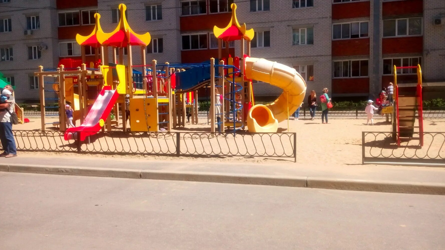 площадки в воронеже. детские площадки воронеж. детские площадки воронеж. детские площадки воронеж. двор воронеж жк олимпийский детская площадка.