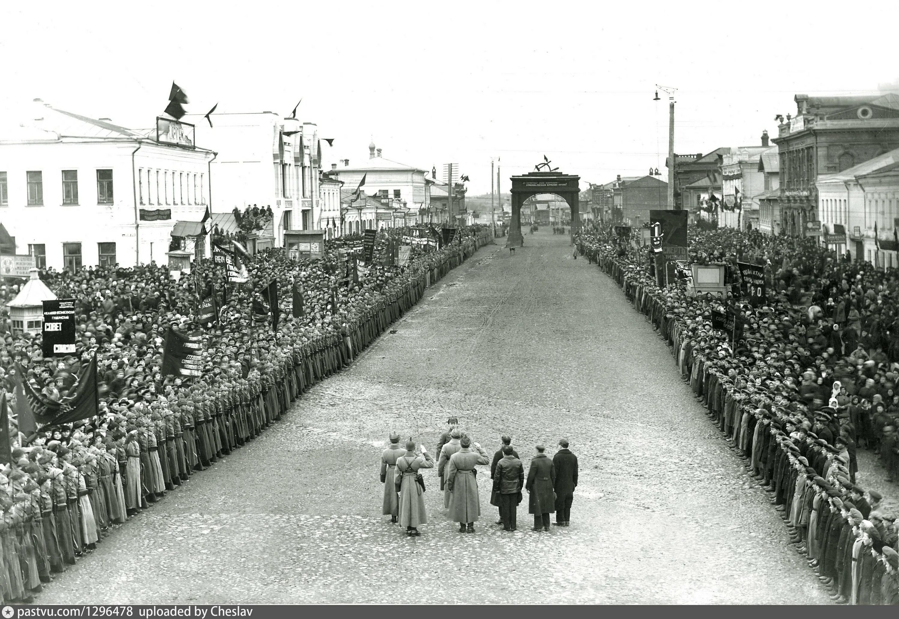 Город иваново площадь революции. Революция г иваново. Иваново 1980 площадь революции. Революция г иваново. Старое иваново площадь революции.