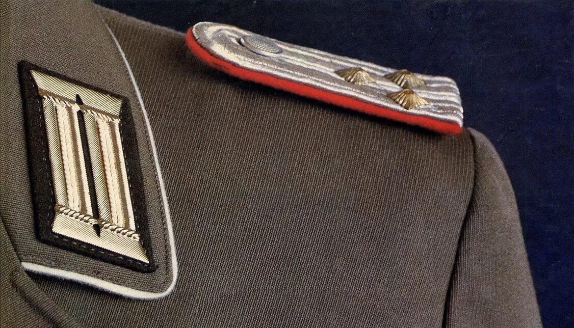 погоны народной армии гдр. погон штази гдр. полиция гдр знаки различия. погоны генерала гдр. полиция гдр знаки различия.
