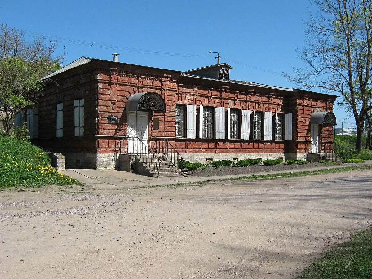 Ивангородский музей ивангород. Ивангород музей. Ивангородская крепость арсенал. Ивангородский художественный музей. Крепость ивангород 1492.