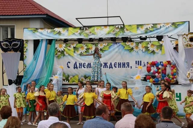 Какого числа день поселка. День поселка шаранга. дши шаранга. дом культуры шаранга.