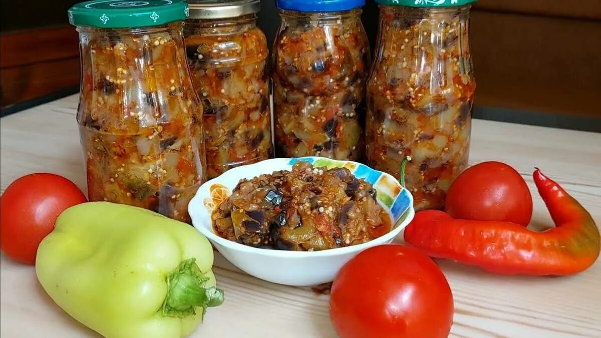 Как приготовить домашнюю икру на зиму. Баклажанная икра пальчики оближешь. баклажанная икра на зиму. баклажаны икра на зиму. икра из баклажанов на зиму без стерилизации.