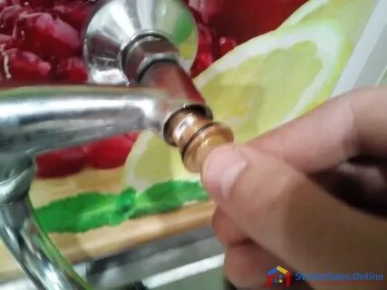 Заменить кран буксу на кухне