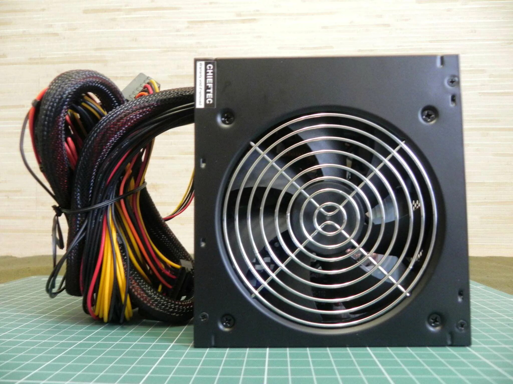 Chieftec core 700w