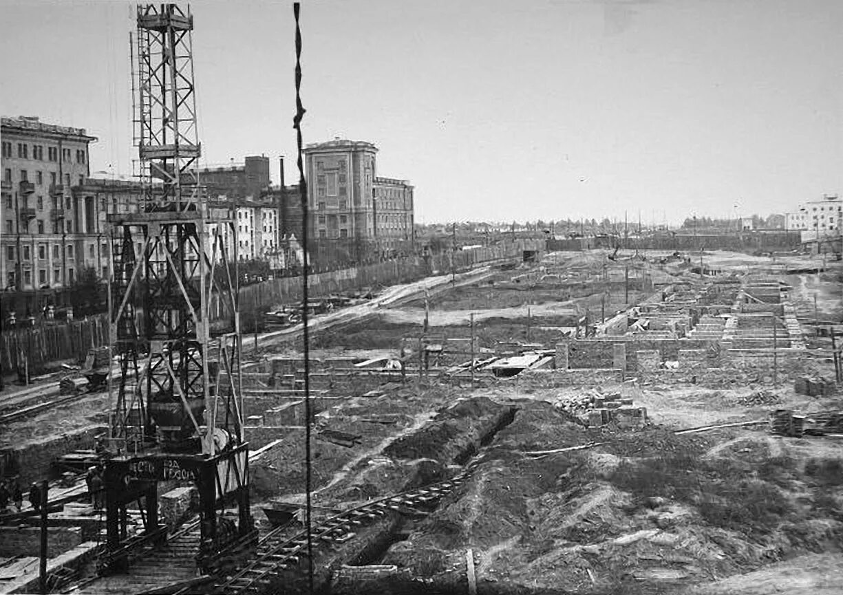 Улица Станиславского Новосибирск 1950. Монумент славы Новосибирск. Площадь Станиславского 1960. Строительство монумента славы в Новосибирске.