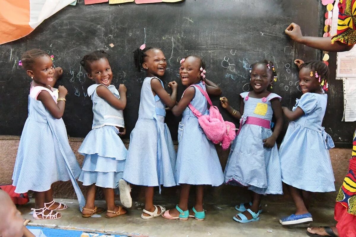 Школы в бедных странах. Разные дети в школе. 7 лет ребенку в разных странах. Фото детей разных наций. Население южно-африканской республики.