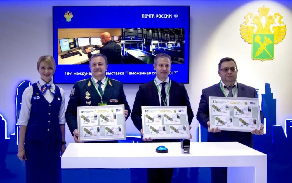 Контроль товаров на таможне. Таможня посылки. Таможенное дело. Таможня. Таможенные органы.