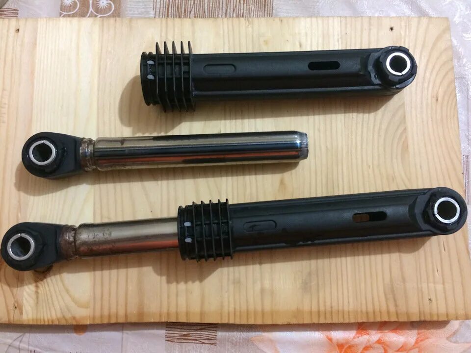 Амортизаторы для стиральной машины beco. Амортизатор для стиральной машины samsung s821. Амортизатор стиральной машины f14b3pds7. Амортизаторы для стиральной машины brandt wtc1299sf. Электролюкс ews 1021 амортизатор.