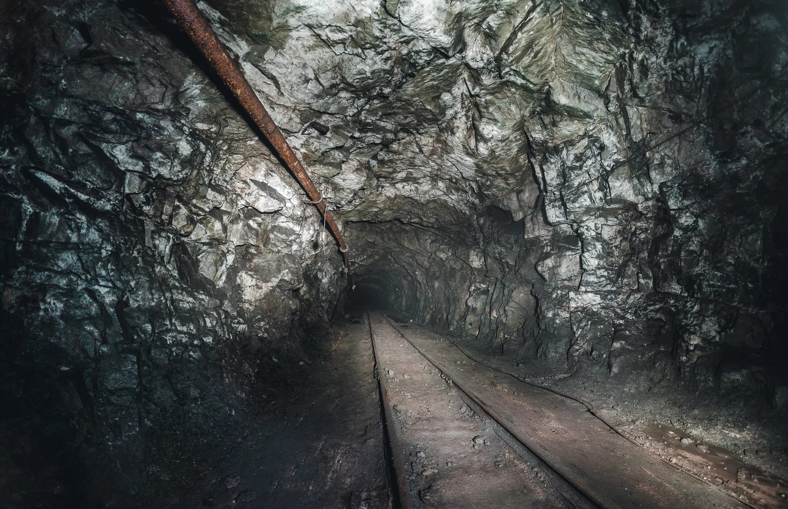 Шахта сидеритовая город бакал. Шахта добыча. Коркинская угольная шахта. Шахта под городом. Шахта внутри.