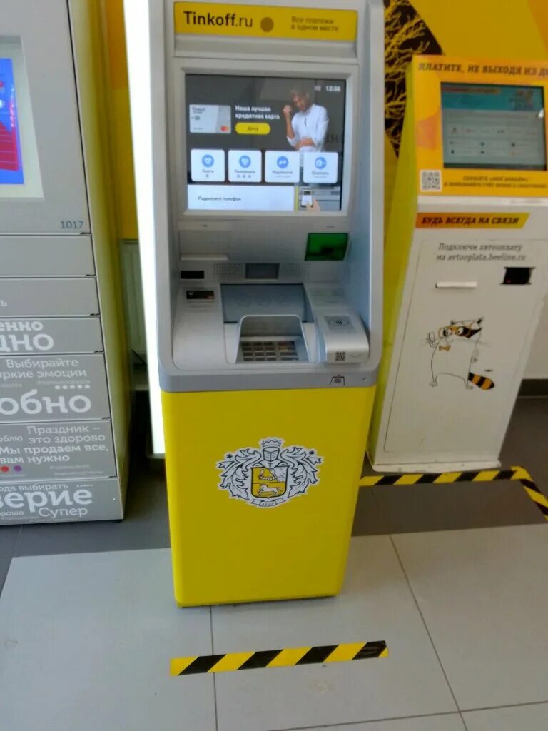 Банкомат тинькофф через телефон. Тинькофф терминал в Колпино. Тинькофф ATM. Банкомат тинькофф. QR терминал тинькофф.