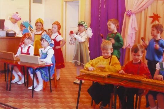 Музыкальные инструменты для детей. Занятия в детском саду. Музицирование для детей. Музицирование в детском саду. Музыкальные занятия в детском саду.