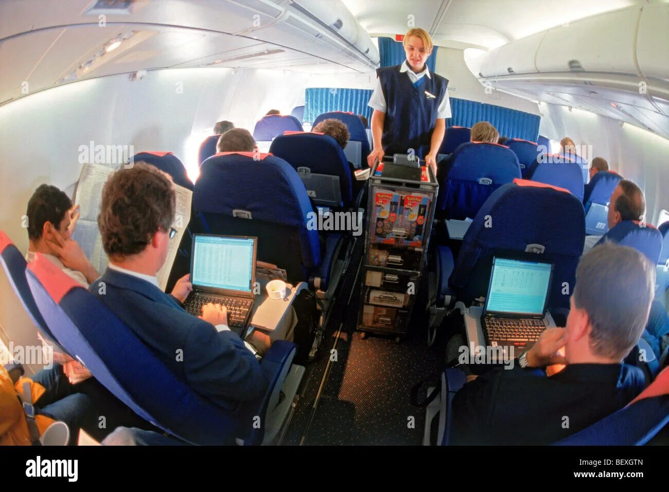 Air passengers. Air passengers. Бизнес класс в самолете. Самолет внутри. Человек превращается в самолет.