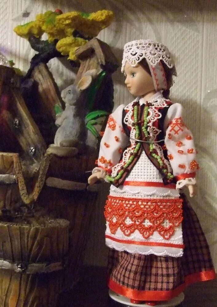 Куклы в национальных костюмах. Куклы мотанки удмурты. Белорусская народная кукла. Белорусские народные куклы. Кукла мотанка лялька.