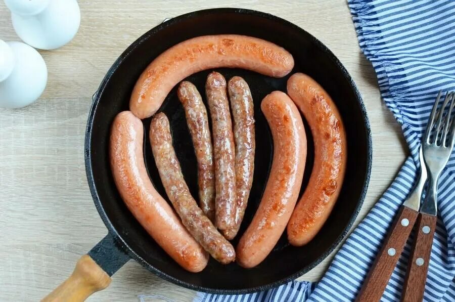 Ливерная колбаса. Домашняя колбаса. Домашняя колбаса из свинины. Домашняя колбаса. Можно ли сварить колбасу.