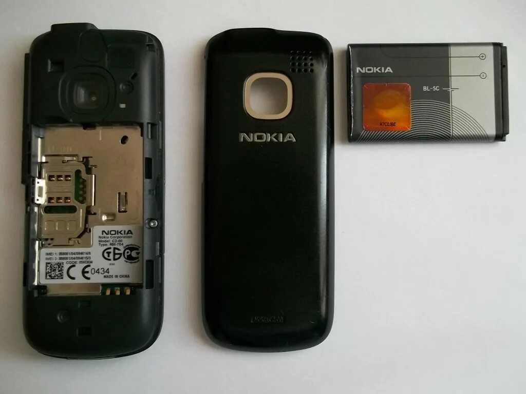 Как снять крышку телефона нокия Руководство пользователя Nokia 2720: Настройка и включение телефона