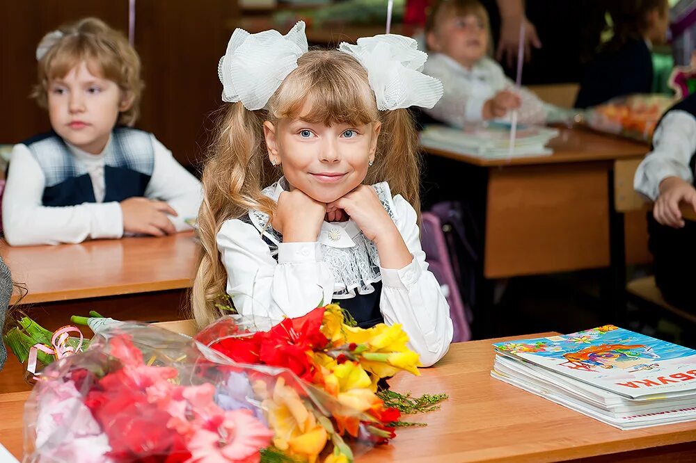 Первоклассники. Первоклассница. Первоклашки в классе. Фотосессия первоклассника.