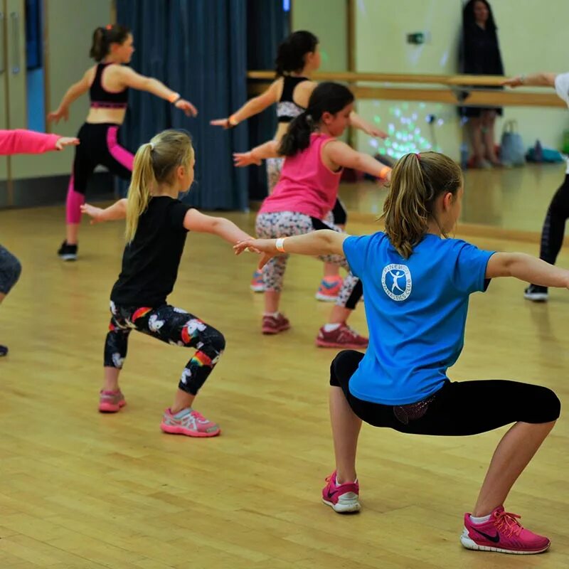 Dance exercise. Аэробика для детей. Фитнес аэробика для детей. Аэробная гимнастика для детей. Оздоровительная аэробика для детей.