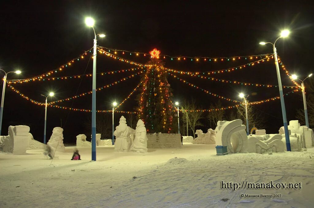 Ковид барнаул. Снежный городок Барнаул. Снежный городок Сокольники 2008. Красноярск снежный городок. Новогоднее название для снежного городка.