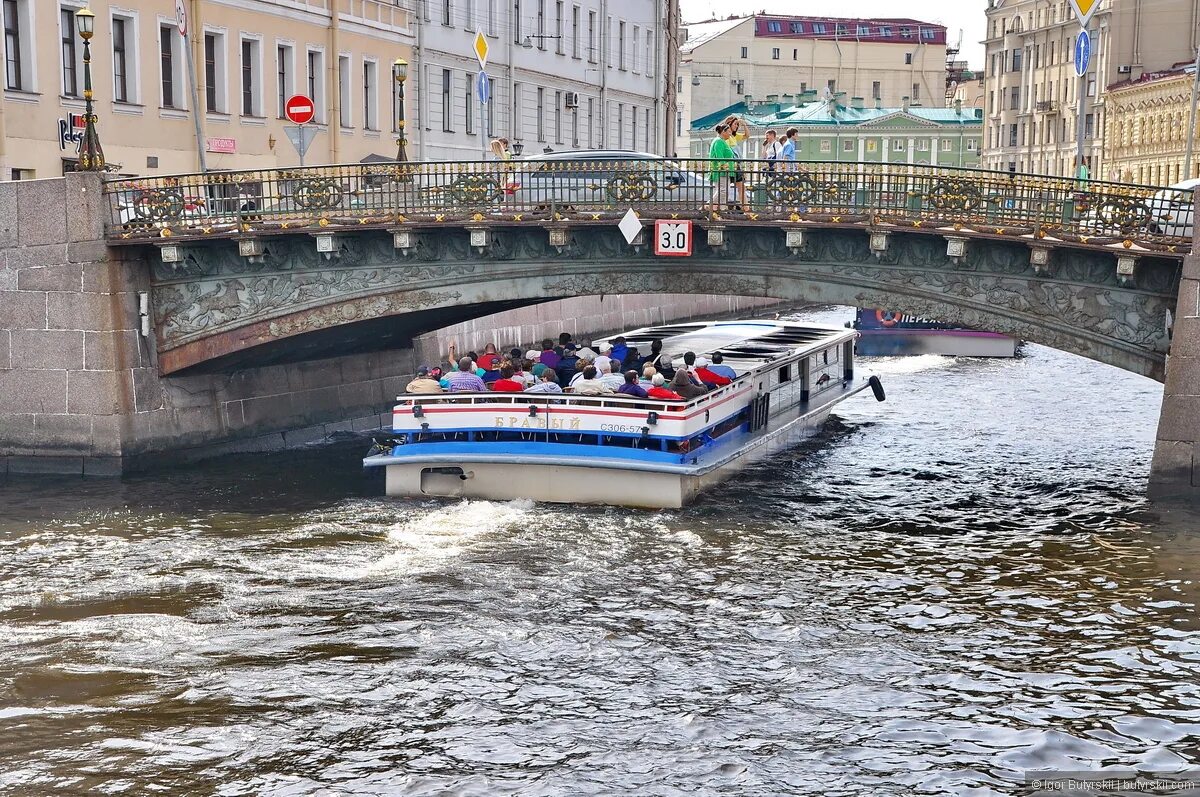 Кораблики спб цена. Навигация по рекам и каналам в Санкт-Петербурге 2022. Кораблики на Неве по рекам и каналам. Каналы Невы в Питере. Речной кораблик по Неве в Санкт-Петербурге.