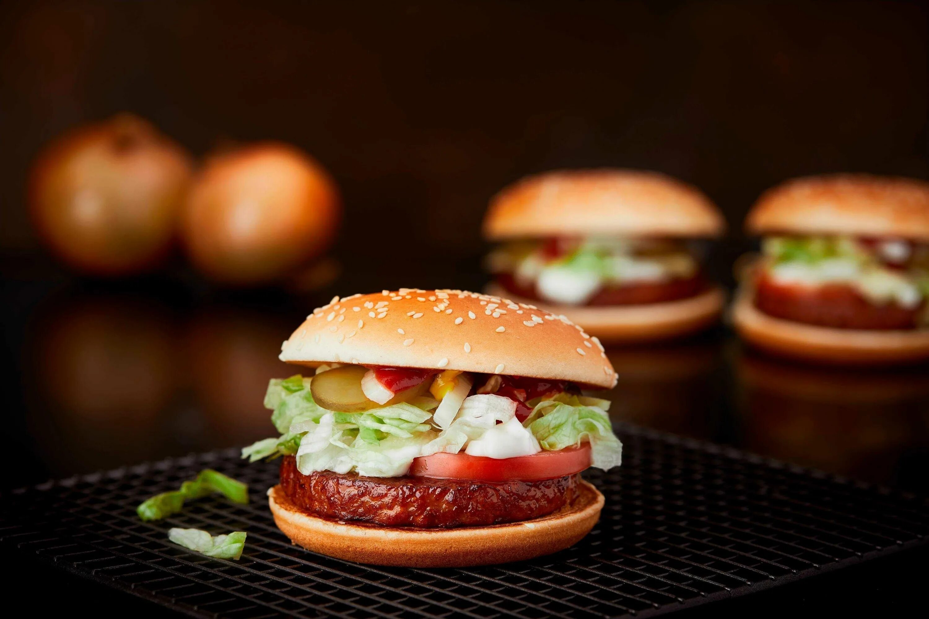 Гамбургер mcdonalds. Макдональдс бургеры. Макдональдс бургеры. Макдональдс бургеры. Бургеры из макдональдса.
