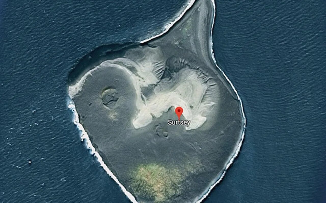 Остров где быстро стареют. Остров Суртсей Исландия. Сюртсей вулкан. Остров Суртсей Исландия фото. Остров Суртсей, Исландия птицы.