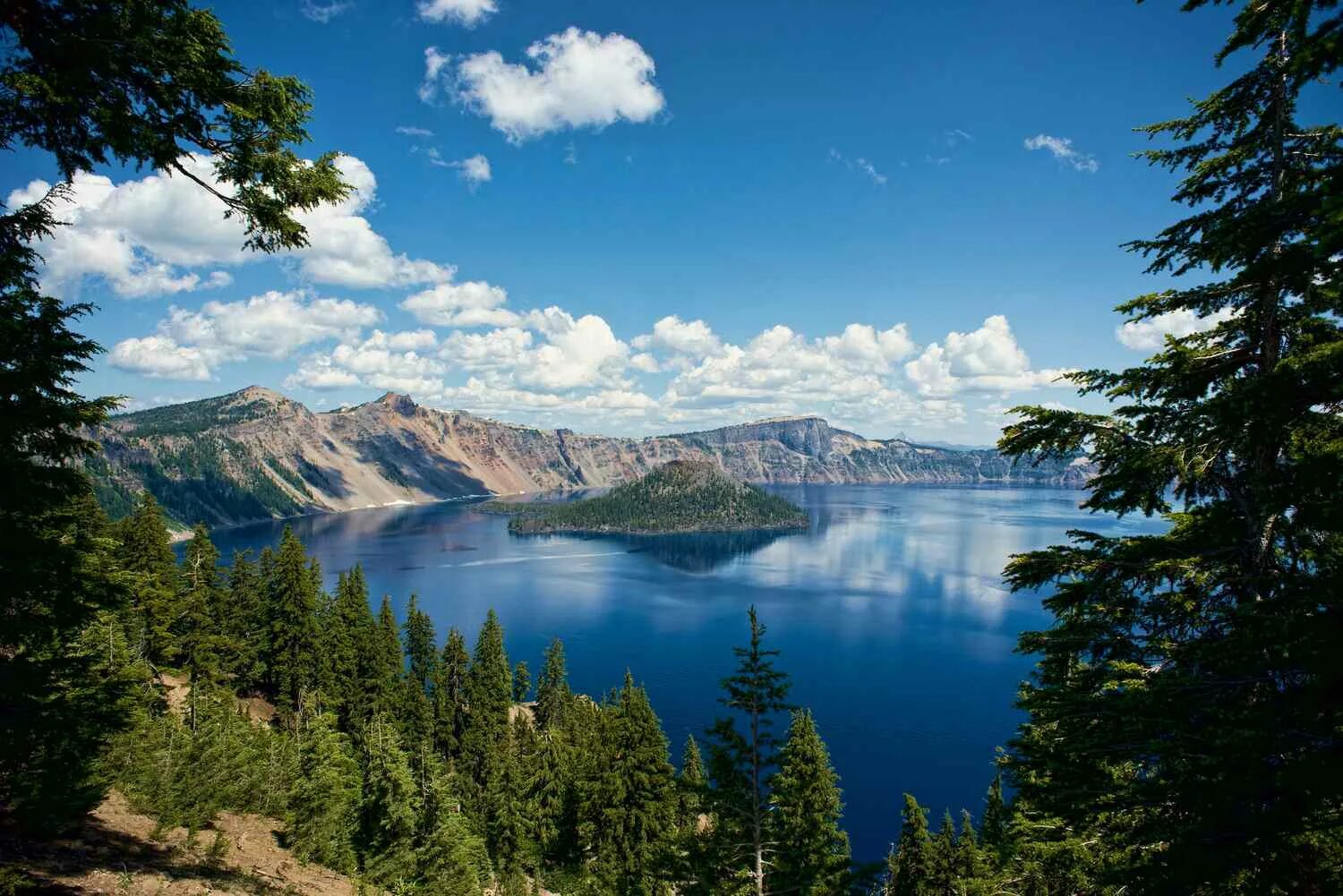 The world deepest lake is lake. Национальный парк Крейтер Лейк. Озеро Кламат Орегон. Озеро Брюс. Национальный парк Орегон фото.