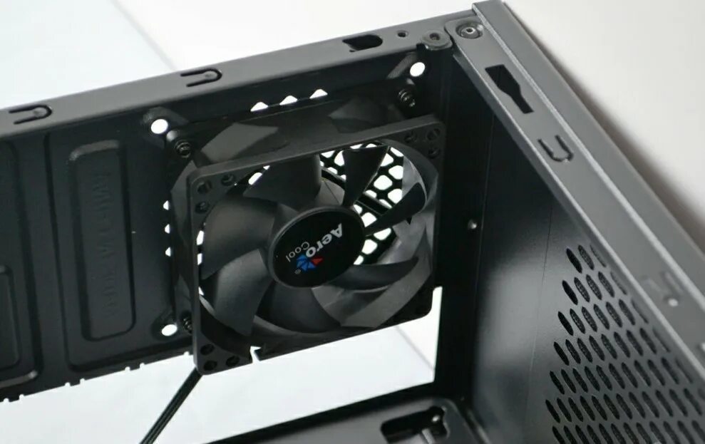 Aerocool cylon кулер. AEROCOOL Cylon Mini Black. Корпус AEROCOOL Cylon Mini. AEROCOOL Cylon Mini. AEROCOOL корпус с 1 вентилятором.