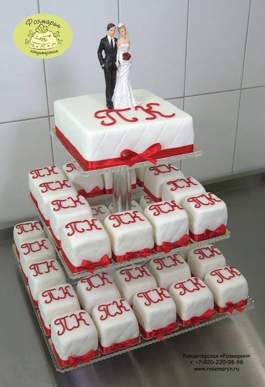 Сколько стоит 5 кг торта. Килограммовый свадебный торт. Свадебный торт 10 кг. Торт на свадьбу с человечками. Торт на свадьбу 5 кг.