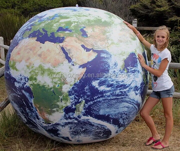 Мяч земля большой. Гигантский Глобус шар. Надувной земной шар. Надувной мяч в виде земли. Земля в виде шара.