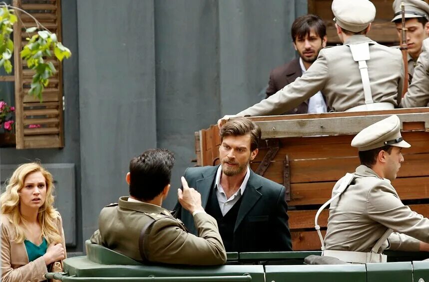 фарах зейнеп абдуллах и кыванч татлытуг. курт сеит и александра. курт сеит 9. курт сеит 9. курт сеит 9.