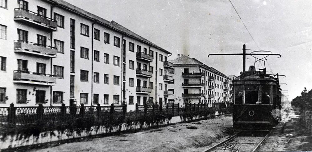 Соцгород пятилетка. Новокузнецк кмк курако. Уралмаш бульвар культуры. Соцгород пятилетка. Соцгородок уралмаш.