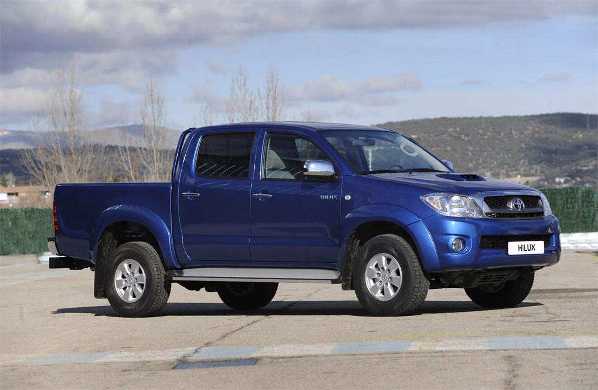 Куплю тойота хайлюкс цена. Toyota Hilux 2010. Toyota Hilux 2. Тойота Хайлюкс 2010г. Toyota Hilux 2011.