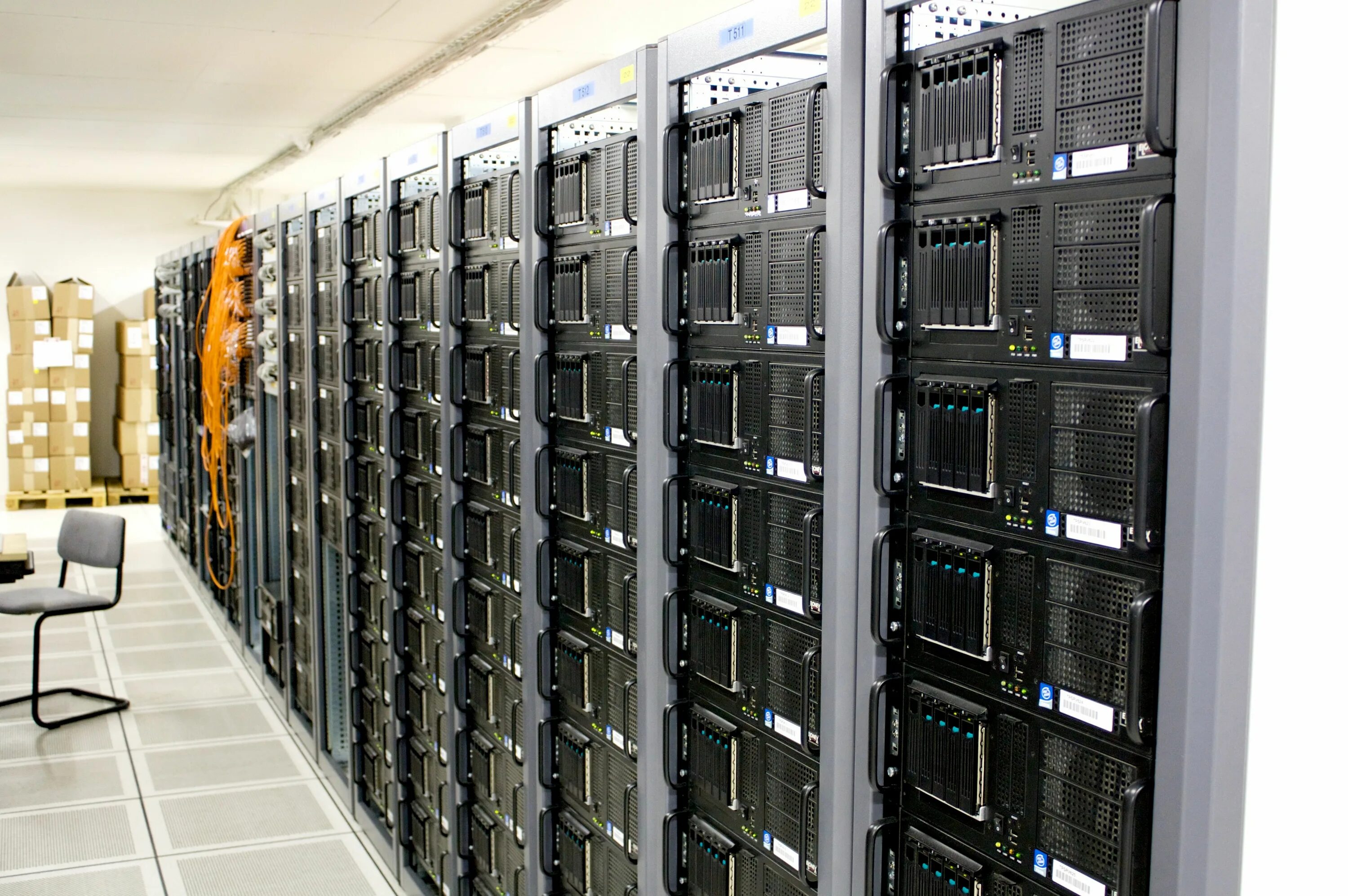 Сервер для телефона и компьютера. Dell r730 12 LFF. Серверная стойка Cisco. Серверная комната. Серверное оборудование и СХД.