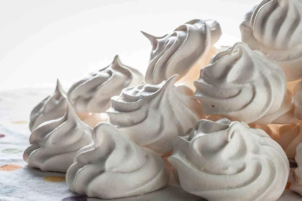 Приготовление безе. Безе, меренга — meringue. Итальянская меренга. Французская меренга. Запеченное безе.
