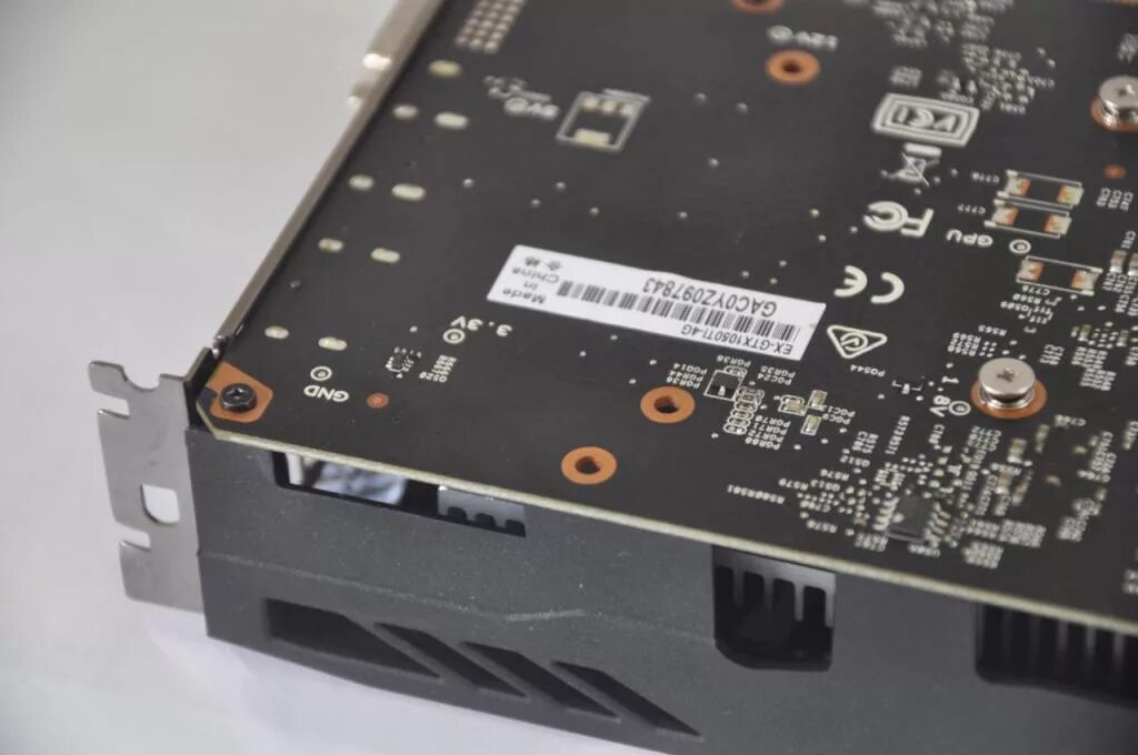 Как понять какая видеокарта на компьютере. Как понять какая видеокарта стоит на компьютере. Как узнать видеокарту на компе. Где написана видеокарта. Определить модель видеокарты.