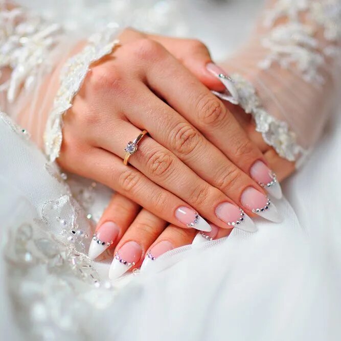 30+ Glam Wedding Nail Art for Bride Ideas Bridal nail art, Nail art wedding, Bri